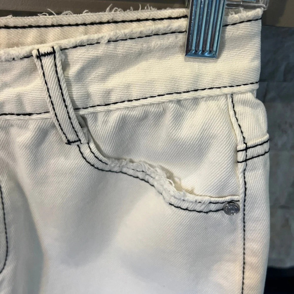 Misguided size 6 White distressed cotton skirt with black stitching - Picture 3 of 10